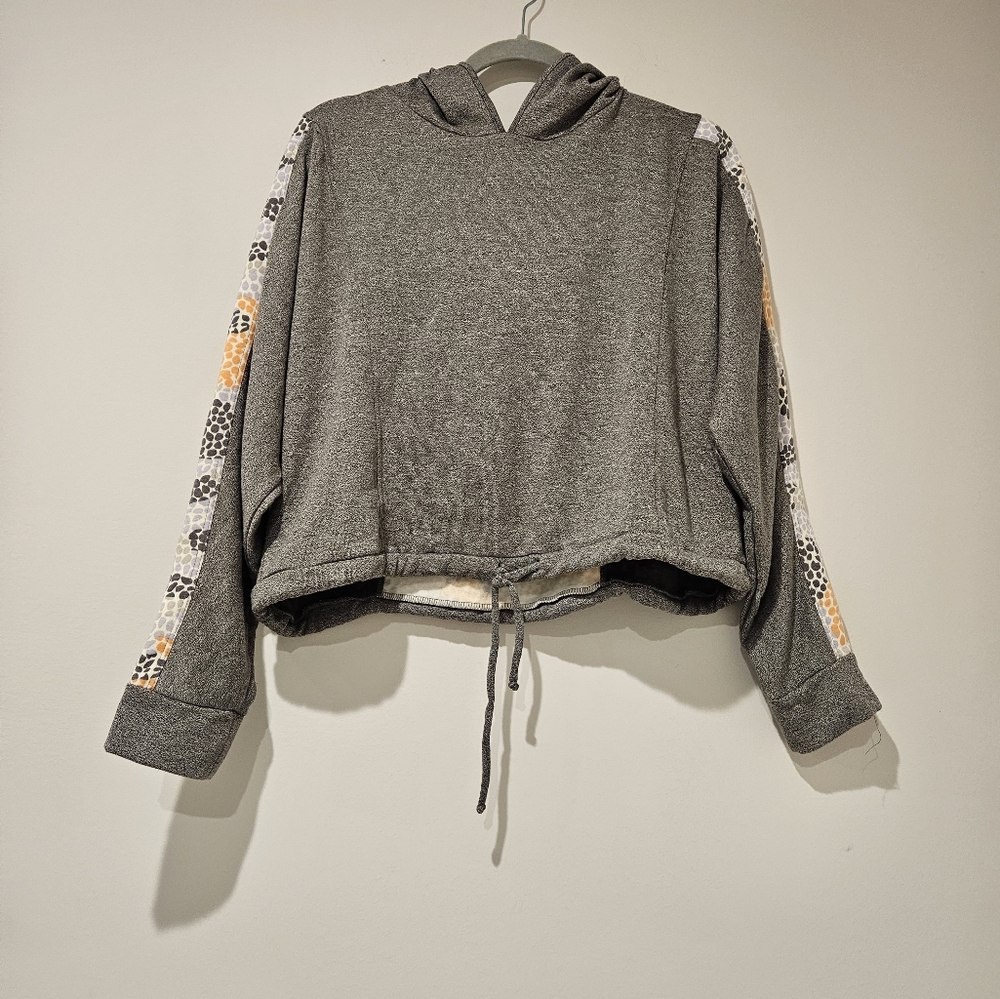 Oli Viv Gray Women's Cropped  Hoodie with Patterned Design, Size XL